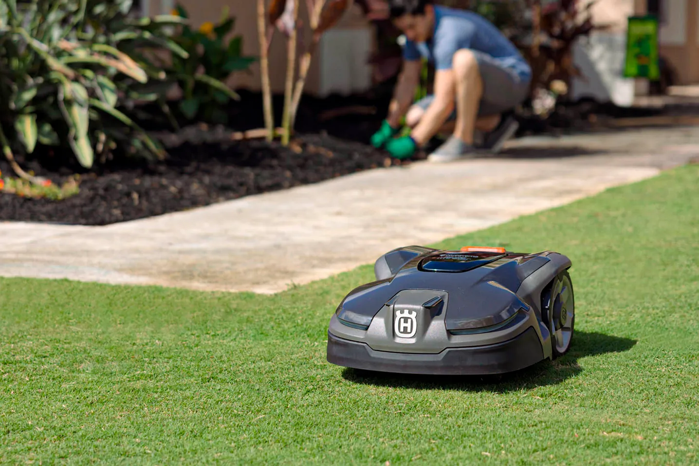 Conocé el Automower® 430X y olvidate de cortar el pasto.